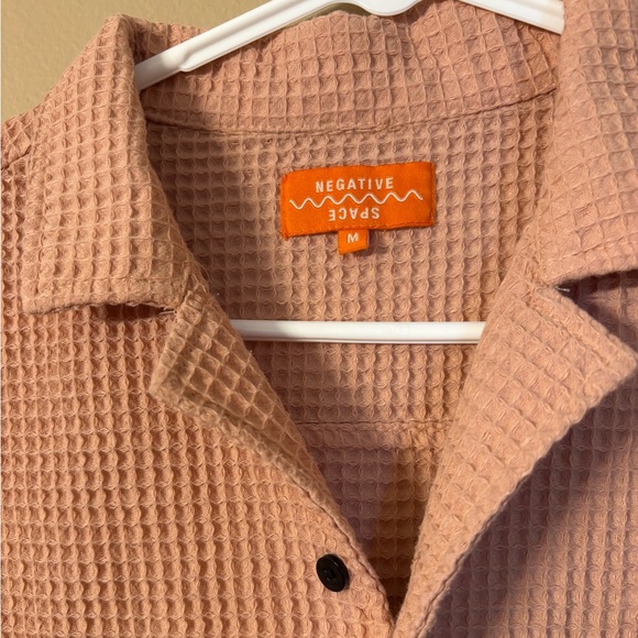 NEGATIVE SPACE Men’s Waffle knit button short sleeve top Medium - Picture 2 of 4